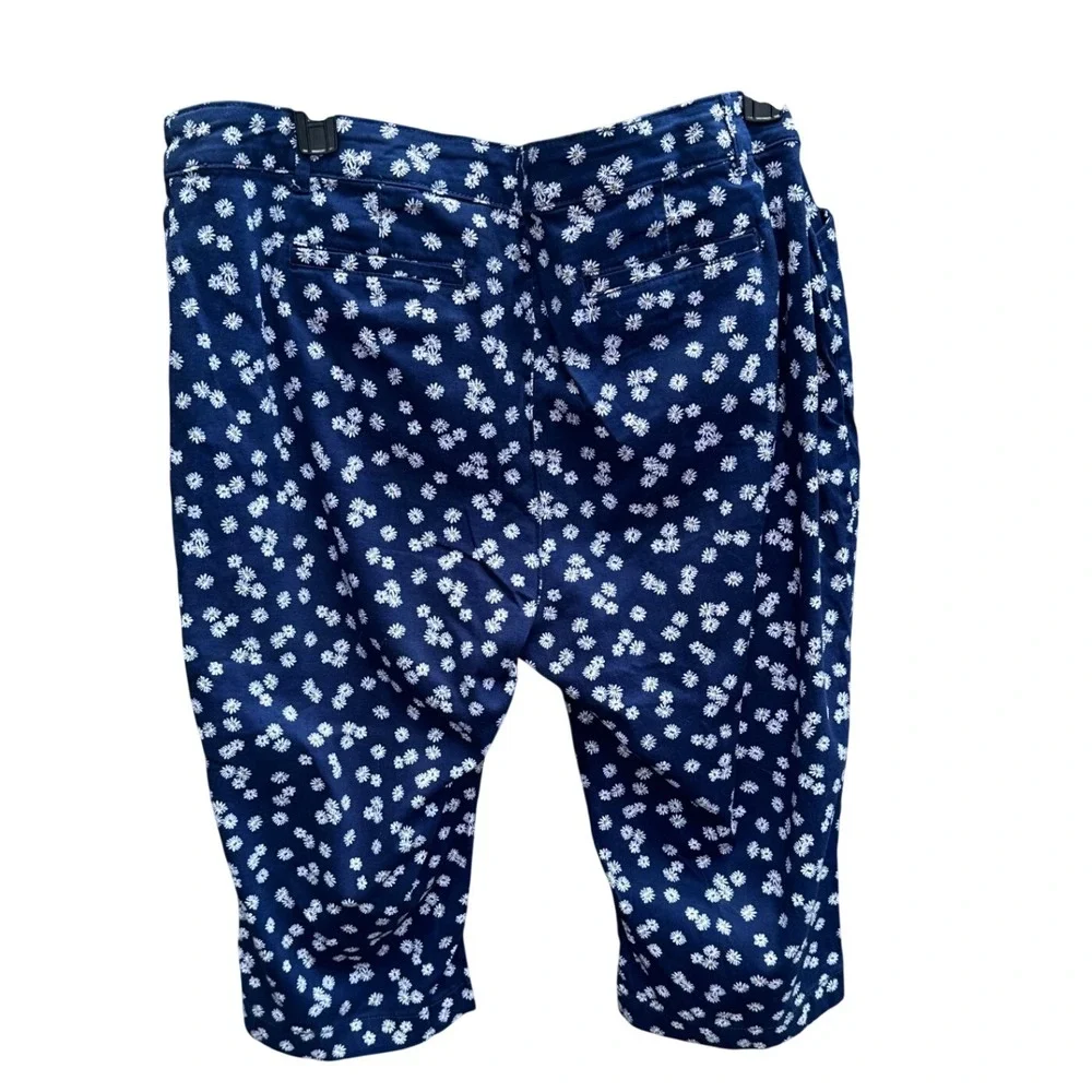 St Johns Bay Womens Navy Blue White Daisy Floral Capri Pants Size 20W Cropped